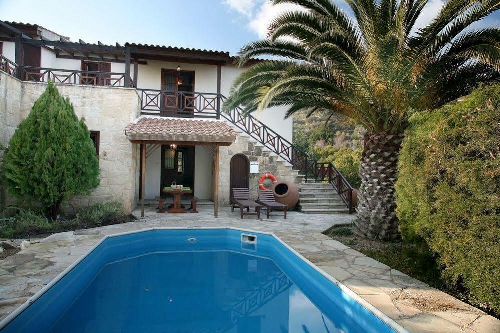 מיליו Anna Maria Villa מראה חיצוני תמונה