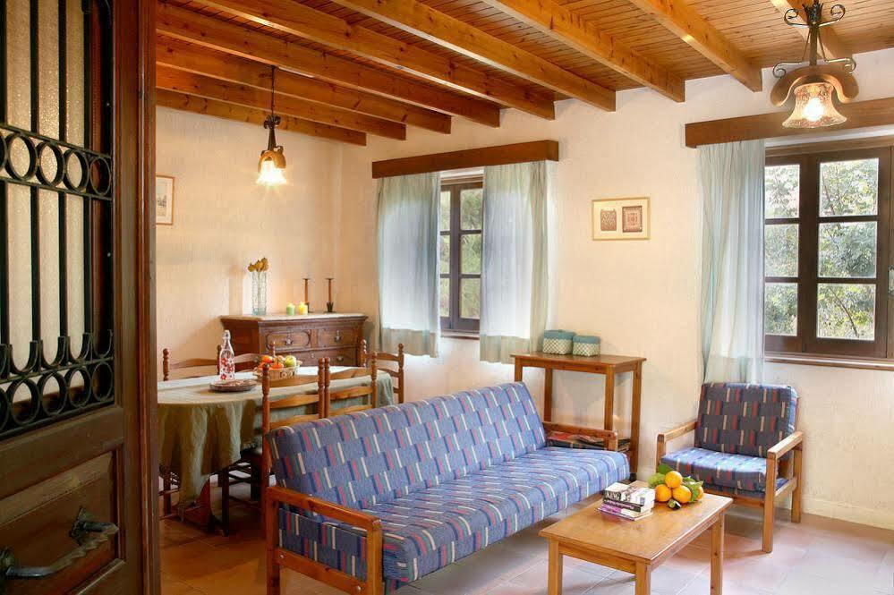 מיליו Anna Maria Villa מראה חיצוני תמונה