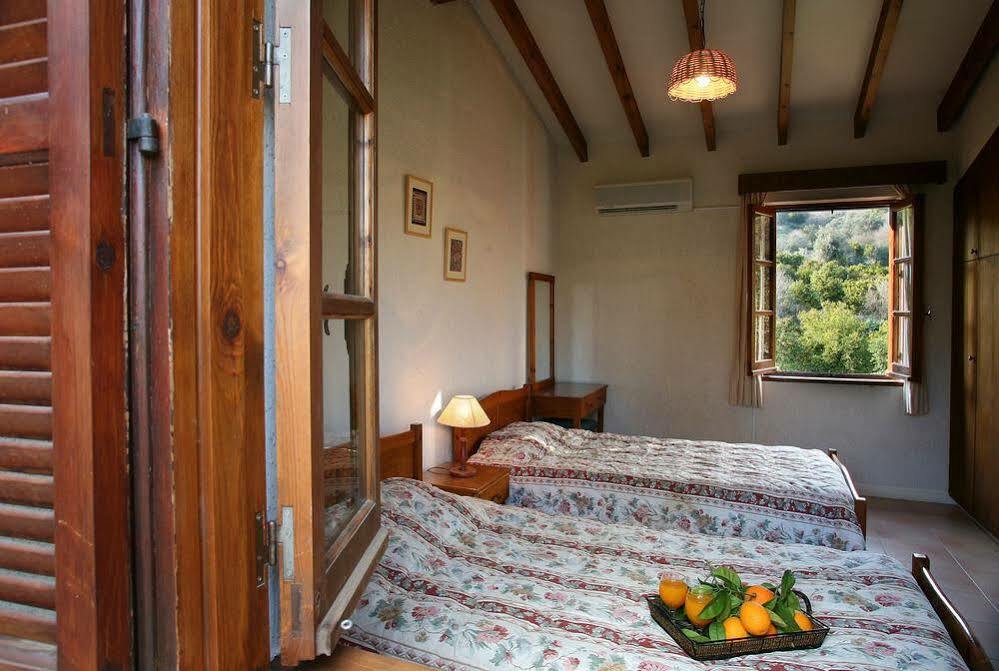 מיליו Anna Maria Villa מראה חיצוני תמונה